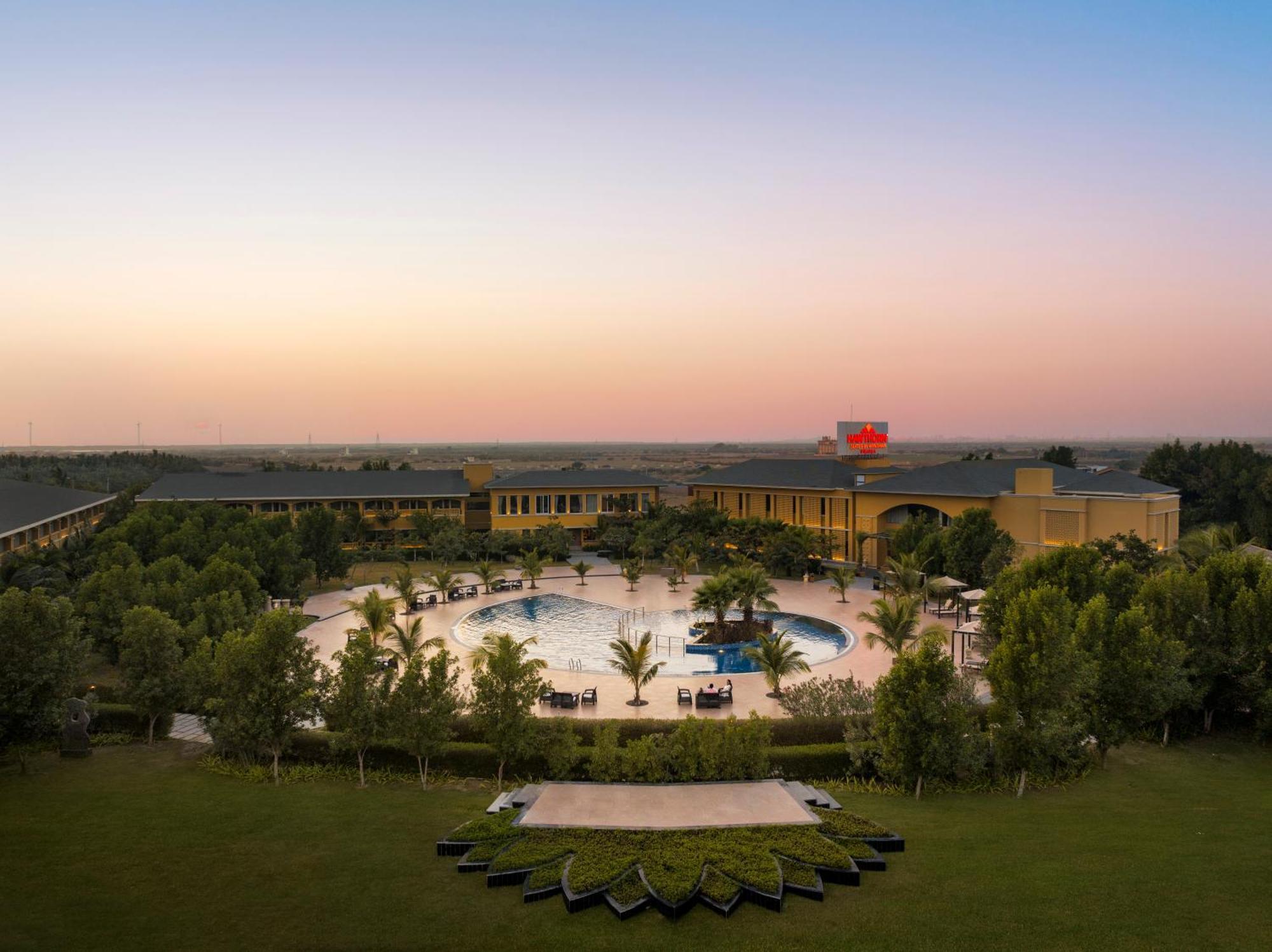 Hawthorn Suites By Wyndham Dwarka מראה חיצוני תמונה
